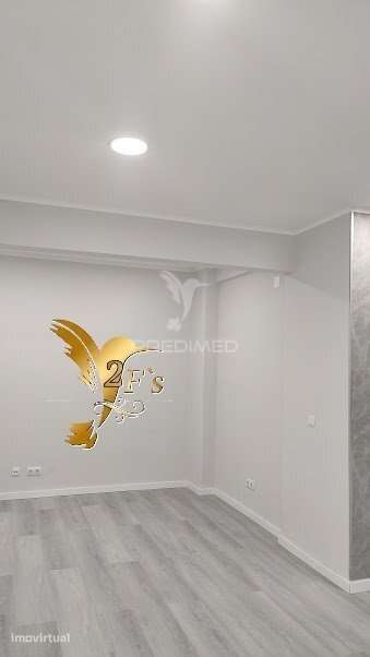 Apartamento T1 Remodelado com Varanda e Elevador no Centro da Amadora - Grande imagem: 2/24