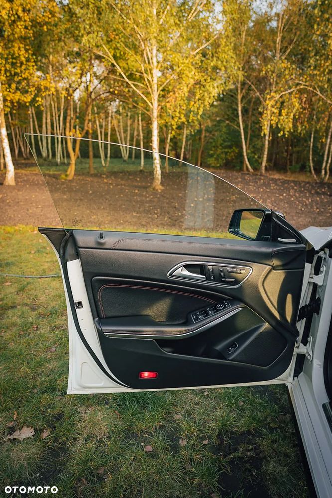 Mercedes-Benz CLA Shooting Brake 180 d 7G-DCT AMG Line - 11