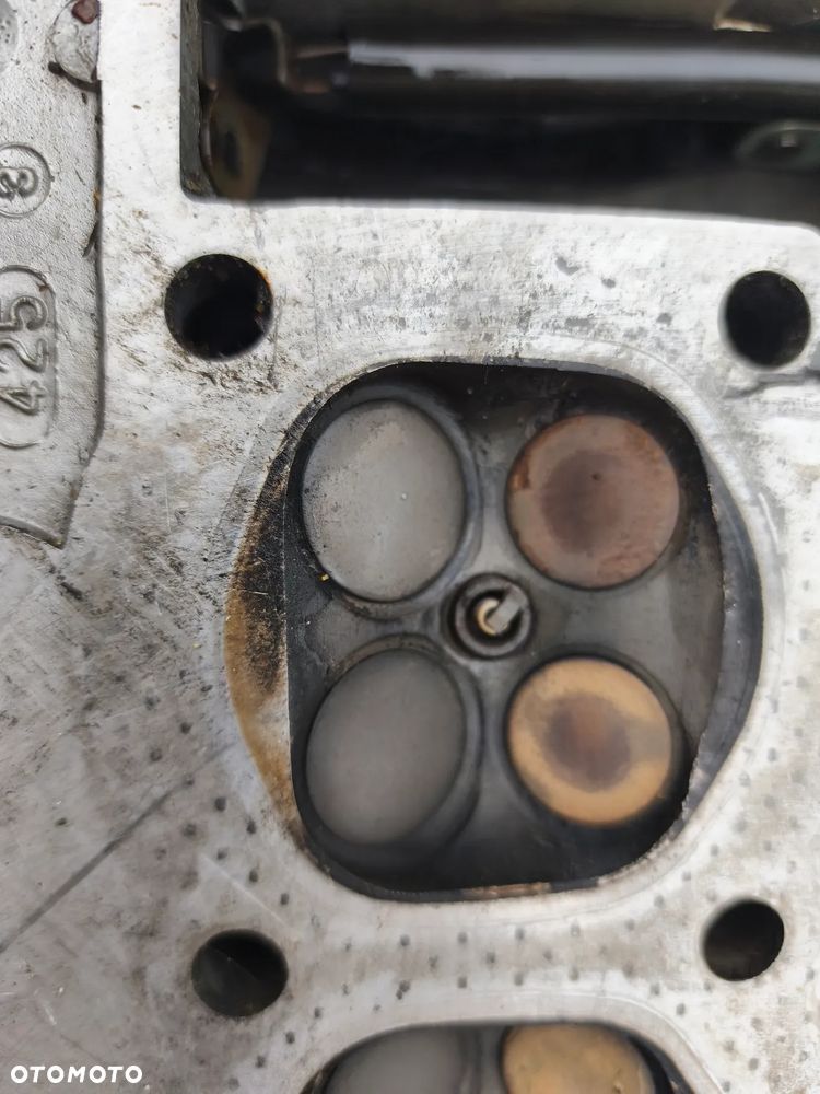Głowica, zawory Honda CB 750 Boldor - 27