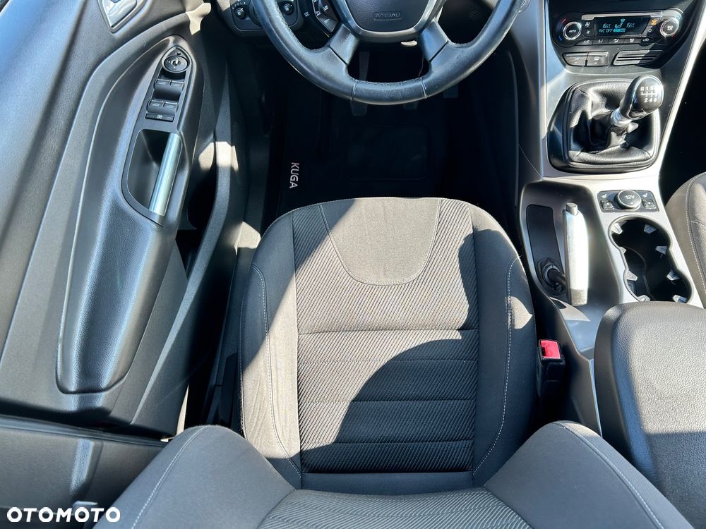 Ford Kuga 2.0 TDCi 2x4 Titanium - 14