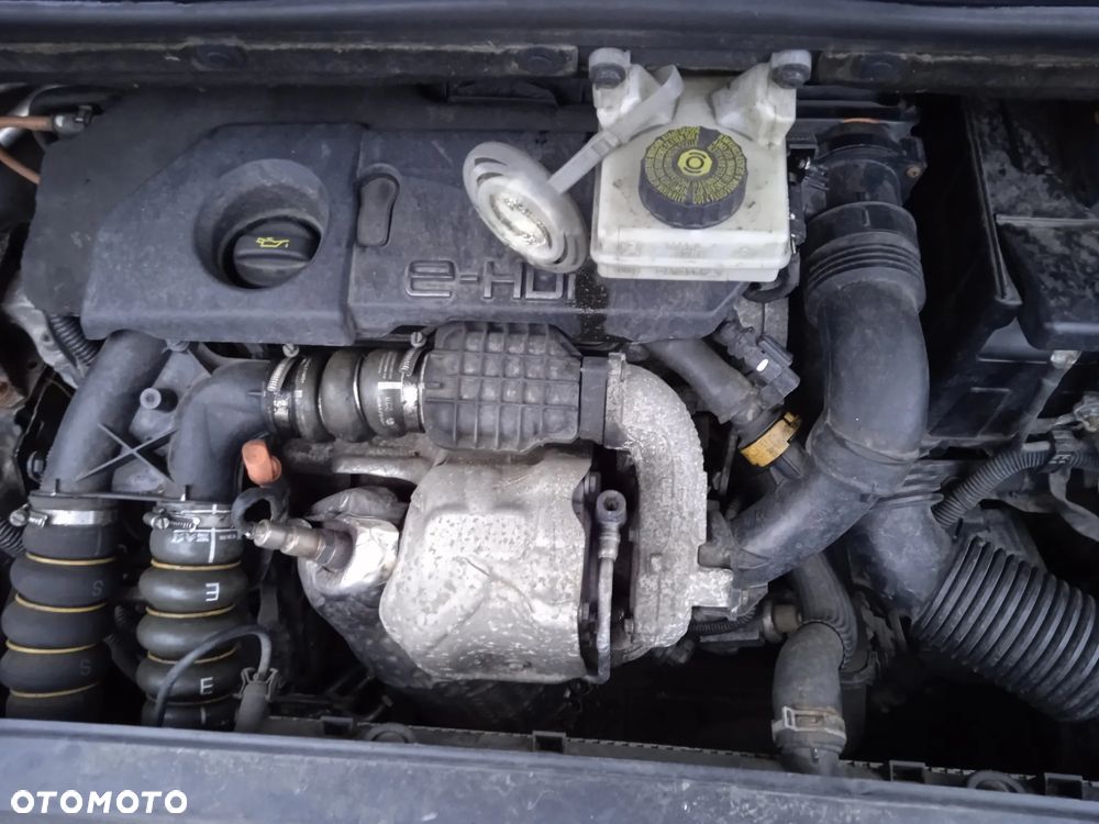 Citroën C4 ver-1-6-e--hdi-fap-egs6-exclusive - 6