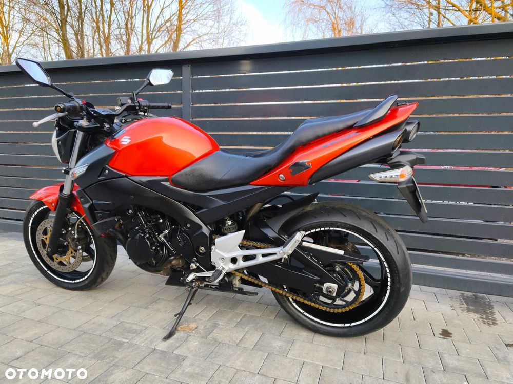 Suzuki GSR - 15