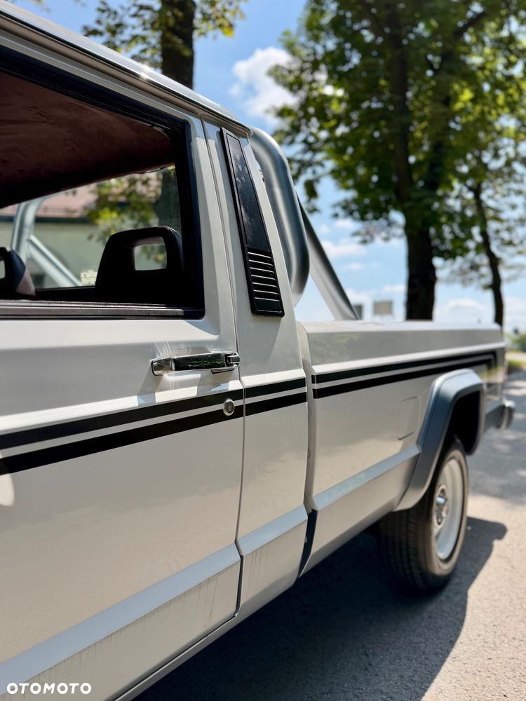 Jeep Comanche - 14