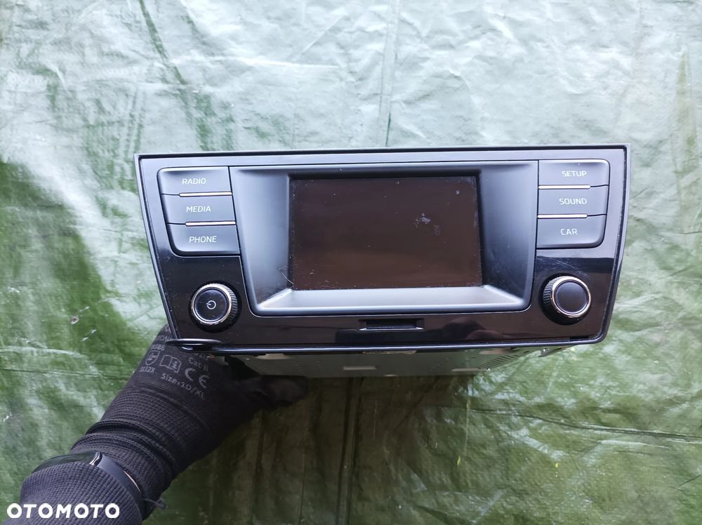 Skoda Fabia III radio wyświetlacz  6V0035871E - 1