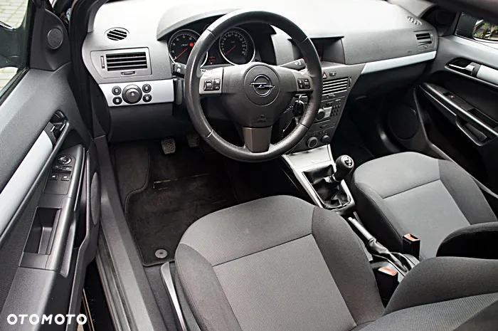 Opel Astra GTC 1.6 - 11