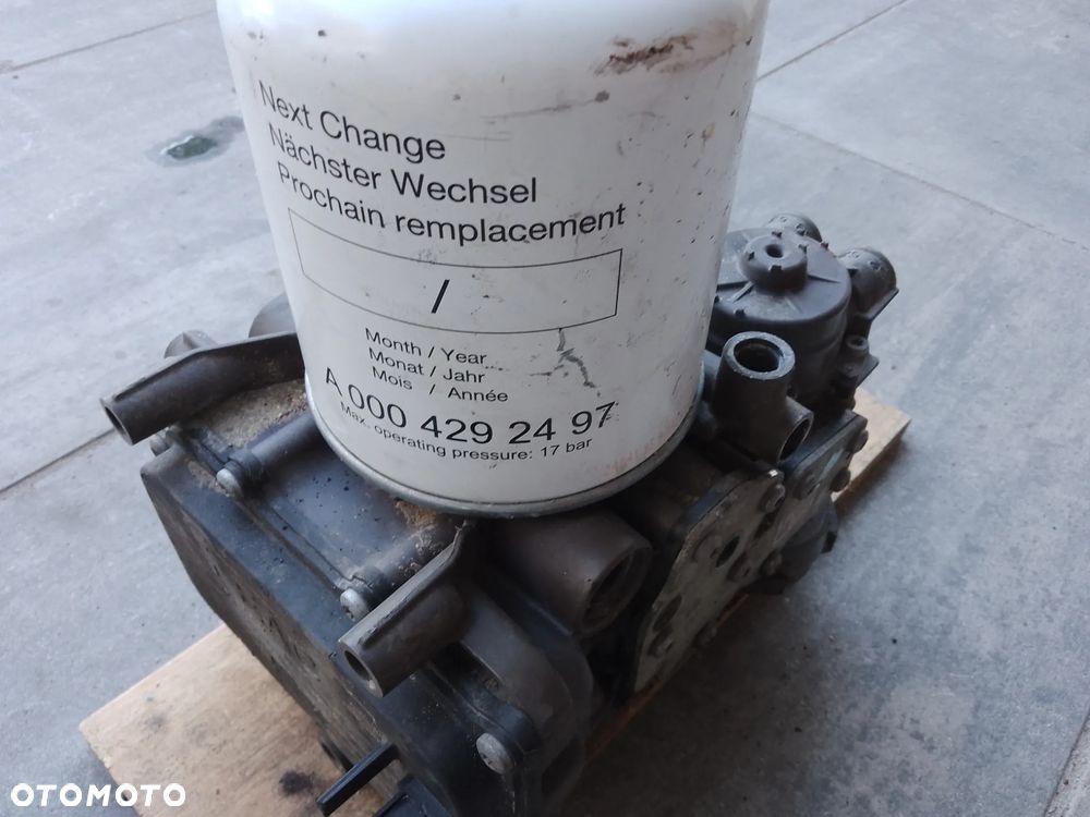Osuszacz powietrza A0024462364 do ciągnika siodłowego Mercedes-Benz ACTROS MP4 - 2