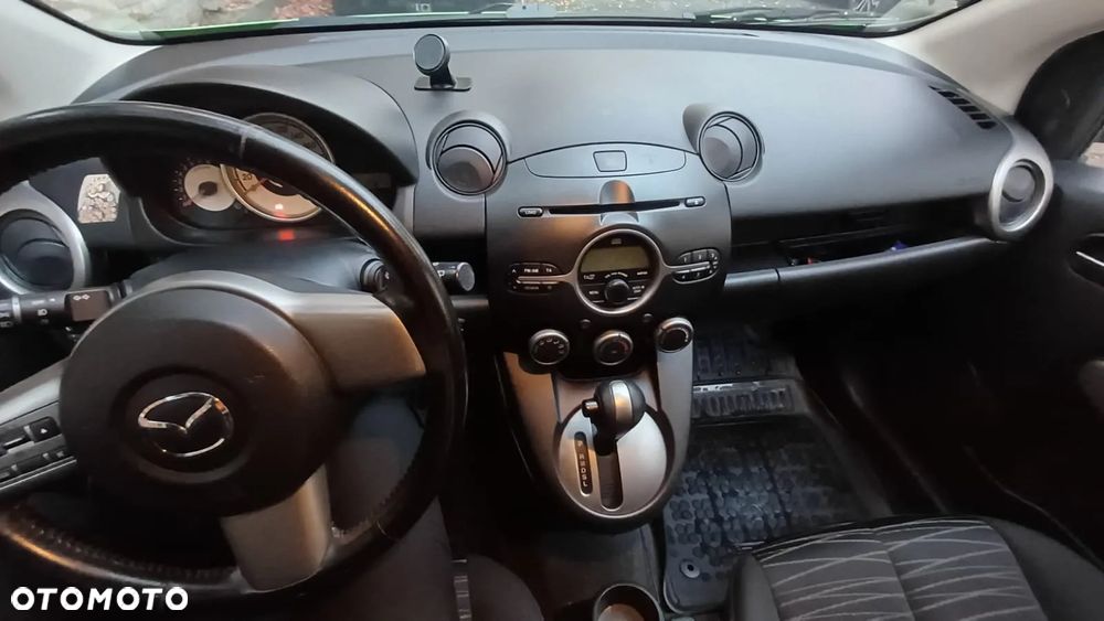 Mazda 2 - 4