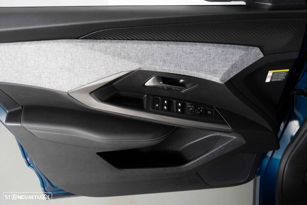 Peugeot 5008 1.2 Hybrid Allure e-DCS6 - 19