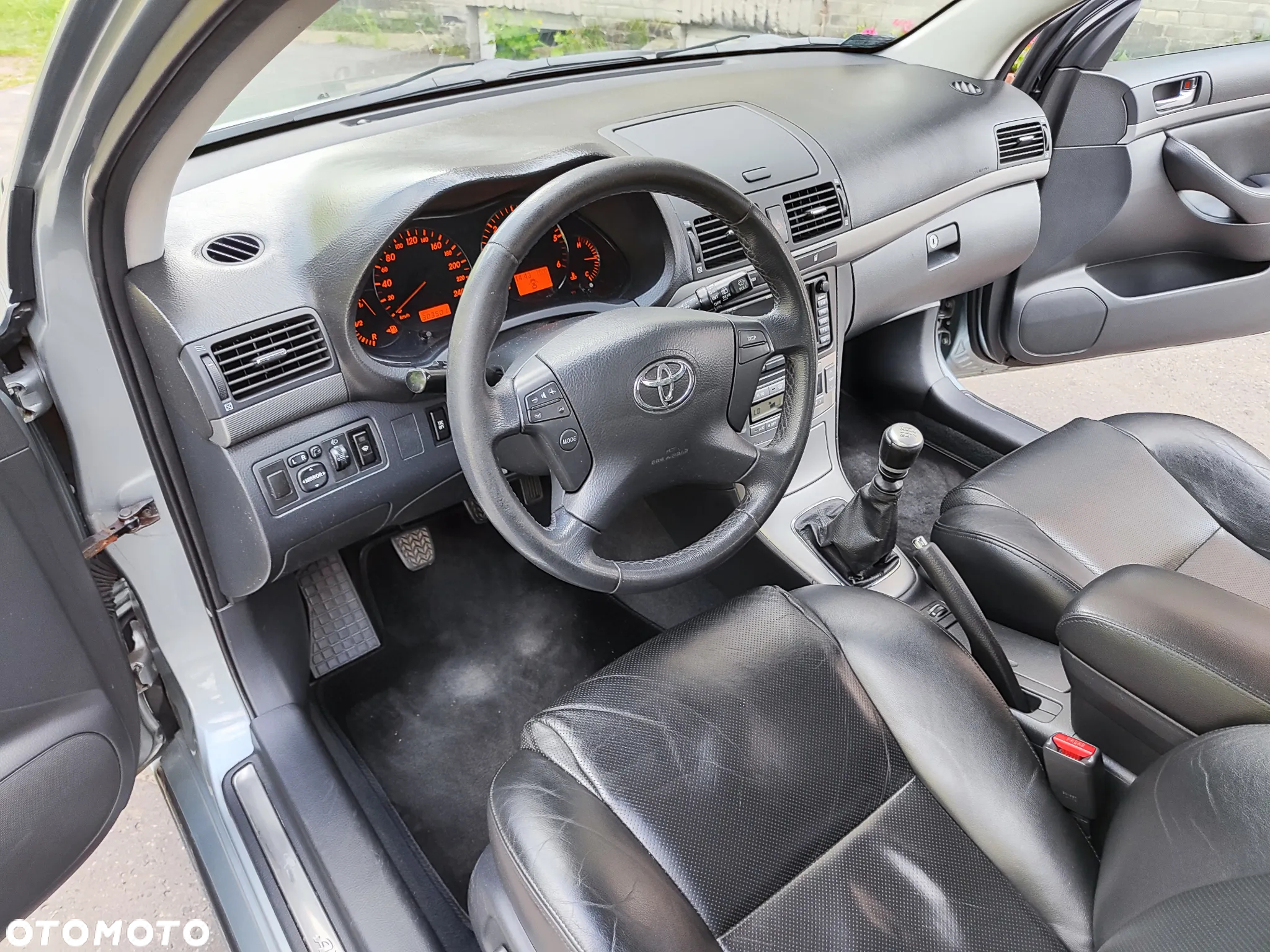 Toyota Avensis 2.2 D-4D Executive - 21