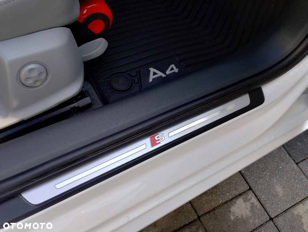 Audi A4 Avant 40 TDI Quattro S Line S tronic - 37