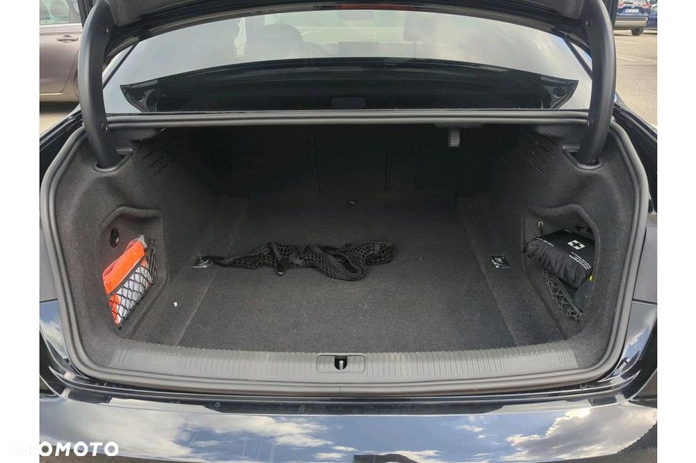 Audi A4 Limousine - 8