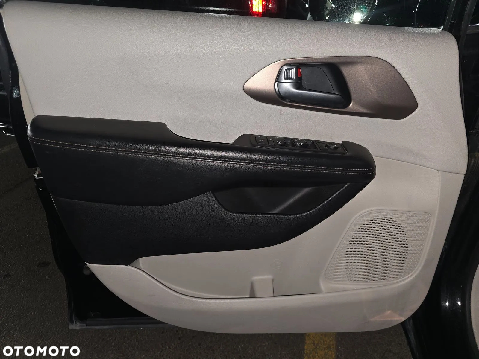 Chrysler Pacifica - 12