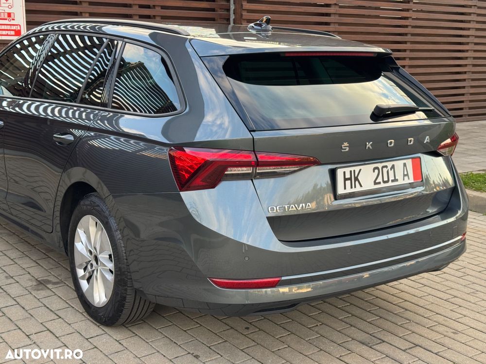 Skoda Octavia Combi 2.0 TDI Sportline - 13