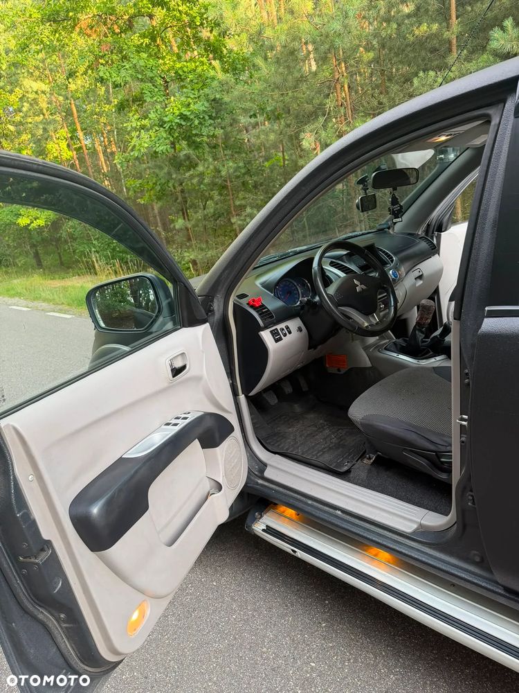 Mitsubishi L200 2.5 DID Intense + - 8