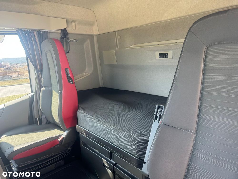 Volvo FH 460/ HYDRAULIKA/ 4 PODUSZKI TYŁ/ LEKKA 7583kg Brutto - 17