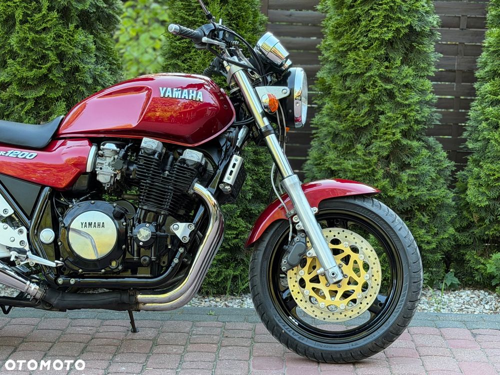 Yamaha XJR - 10