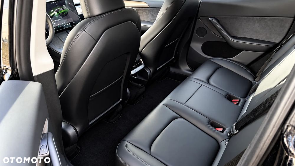 Tesla Model Y Performance AWD - 16