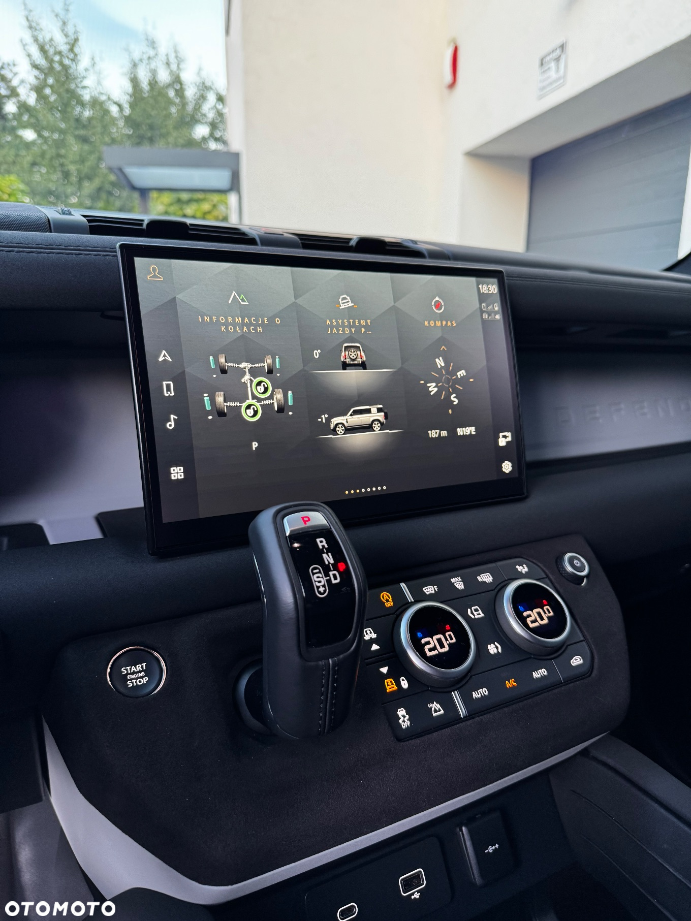 Land Rover Defender 110 3.0 D200 mHEV - 30
