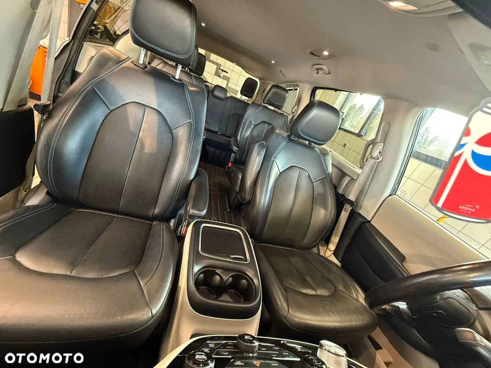 Chrysler Pacifica - 8