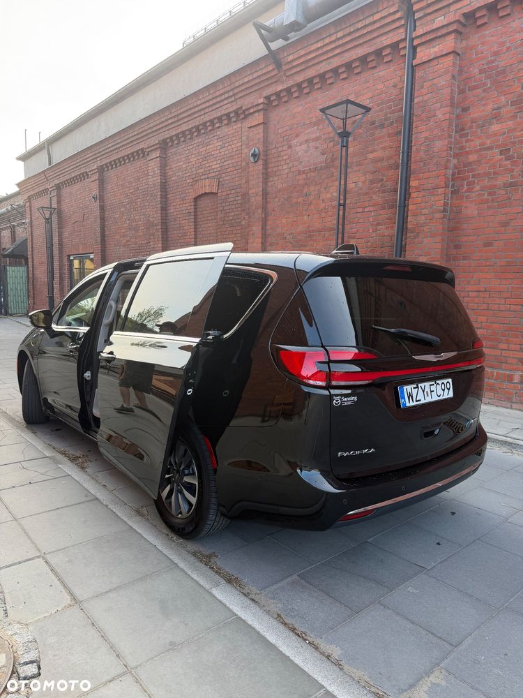 Chrysler Pacifica - 4