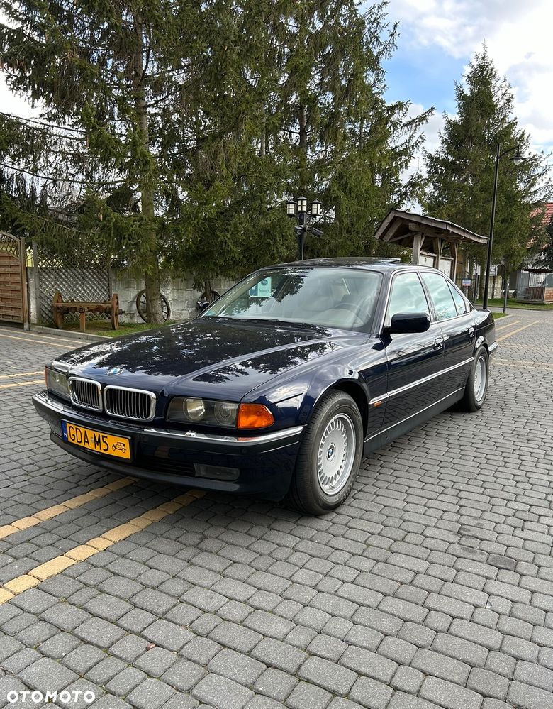 BMW Seria 7 750i - 4