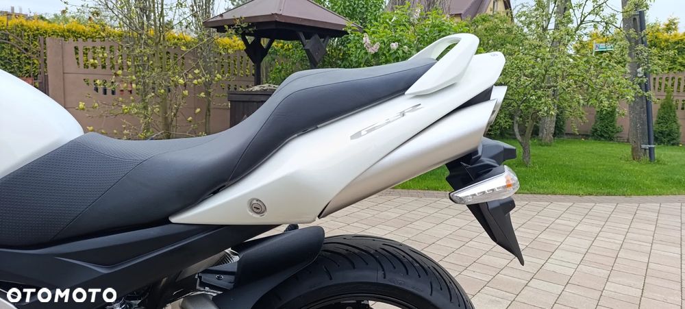 Suzuki GSR - 35