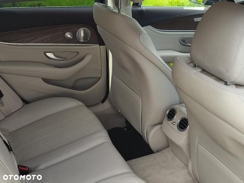 Mercedes-Benz Klasa E 220 d 4-Matic 9G-TRONIC - 18