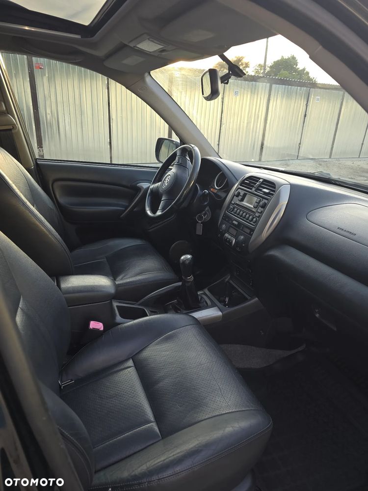 Toyota RAV4 2.0 D-4D 4x4 - 5