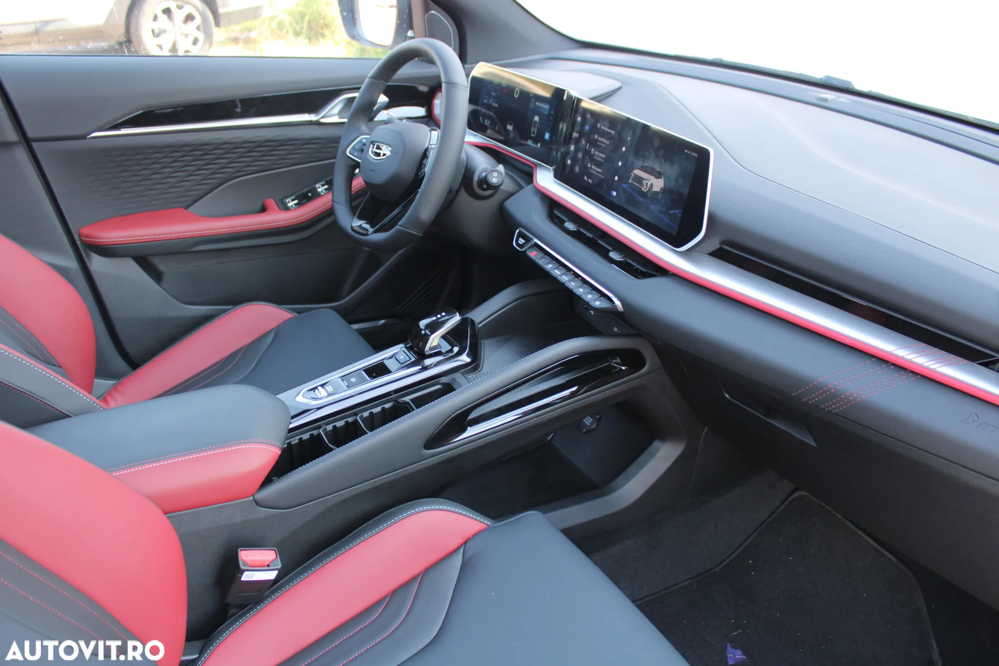 Geely Coolray - 25