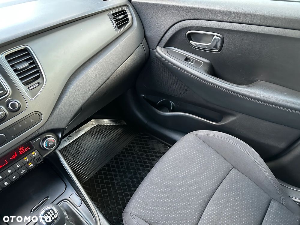 Kia Carens - 14