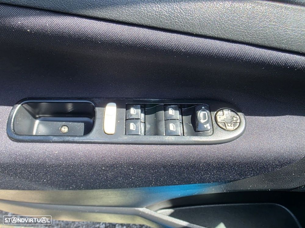 Peugeot 207 1.4 16V Trendy - 15