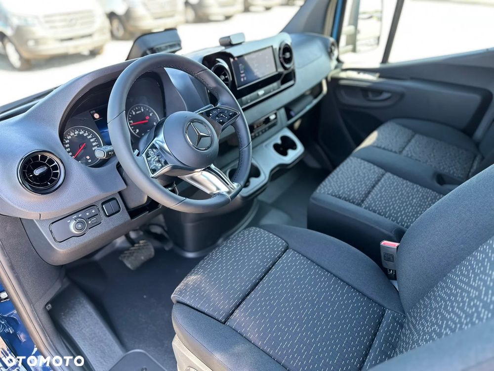 Mercedes-Benz Sprinter - 13