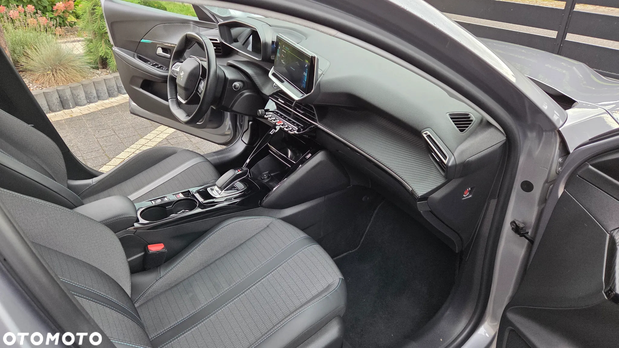 Peugeot 208 e-208 Allure - 3