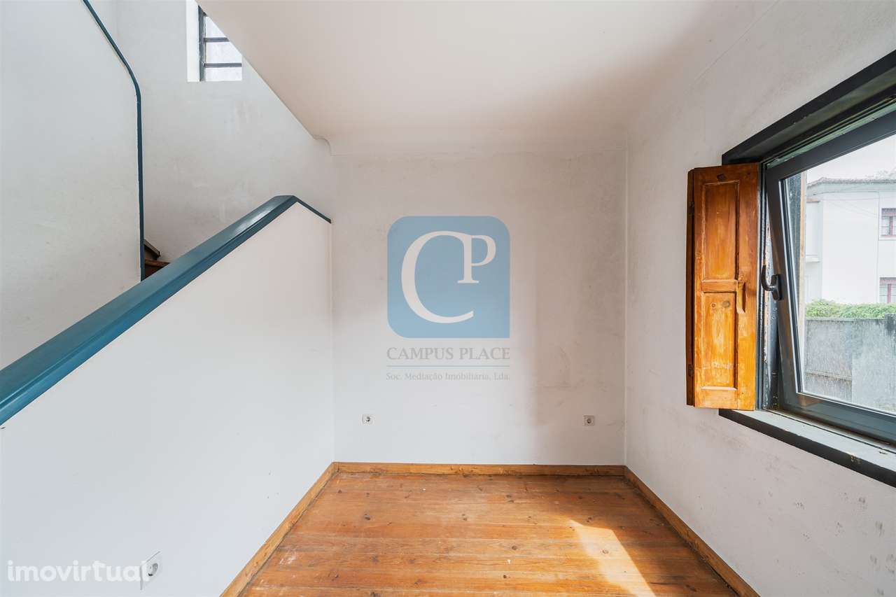 Moradia Geminada V3 à Avenida Fernão Magalhães, Porto - Grande imagem: 3/25