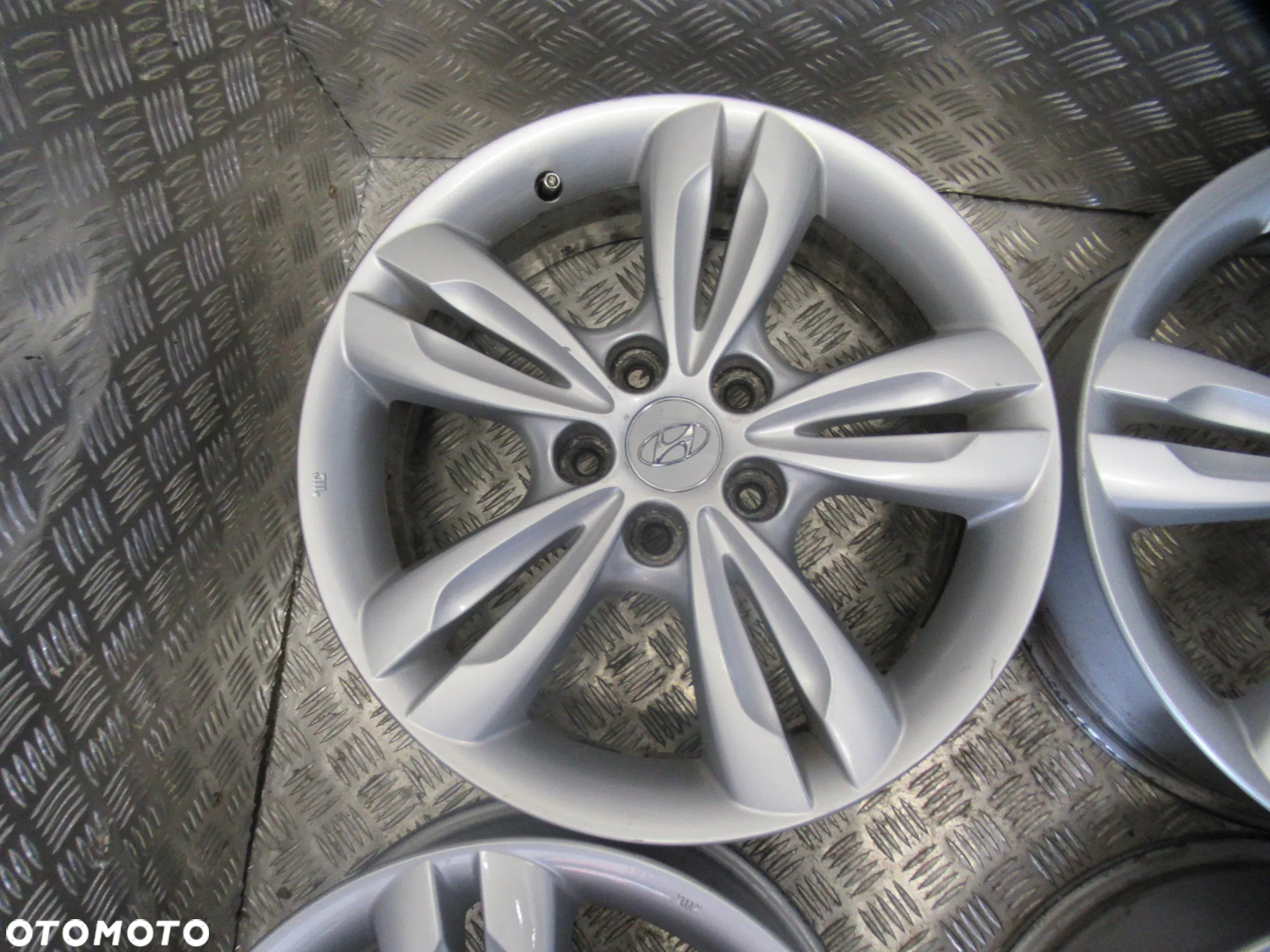 Felgi Hyundai I30 I40 IX35 IX55 Kona Tucson 6,5Jx17 et48 5x114,3 - 4