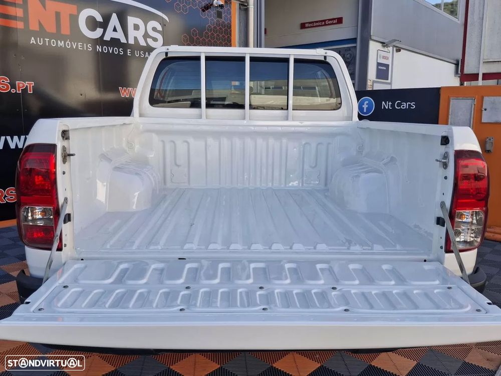 Toyota Hilux 2.4 D-4D 4WD CD CM - 16