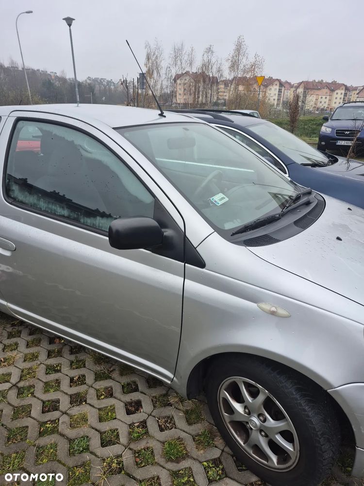 Toyota Yaris 1.0 Base - 8