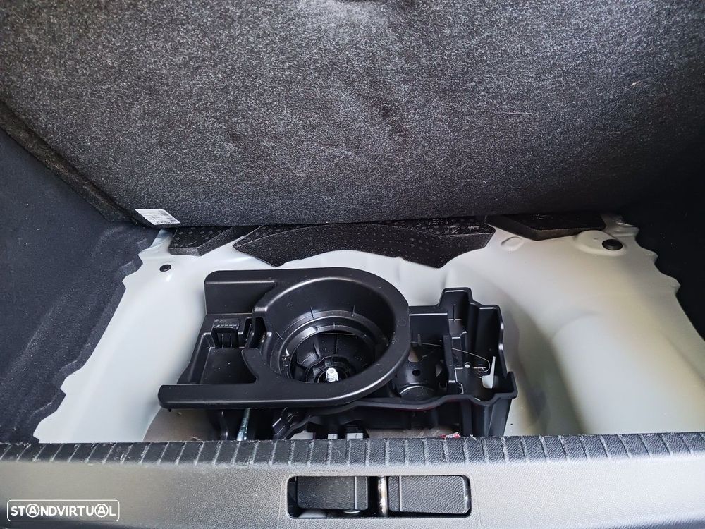 Peugeot 208 1.2 Hybrid Allure e-DCS6 - 32