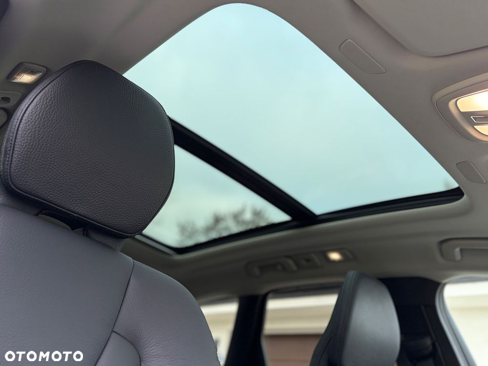 Volvo XC 60 B4 D AWD Plus Dark - 29