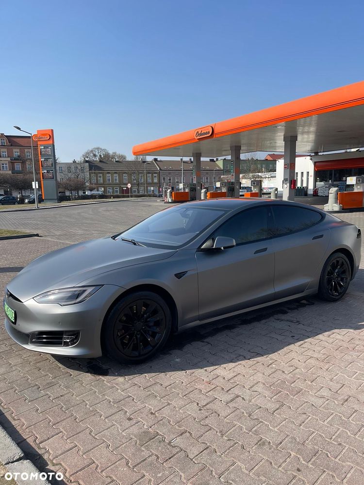 Tesla Model S - 2