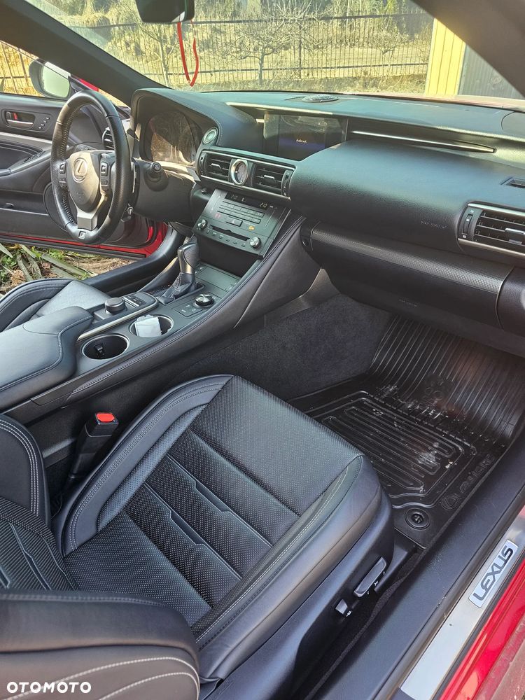Lexus RC 200t / 300 F Sport - 11
