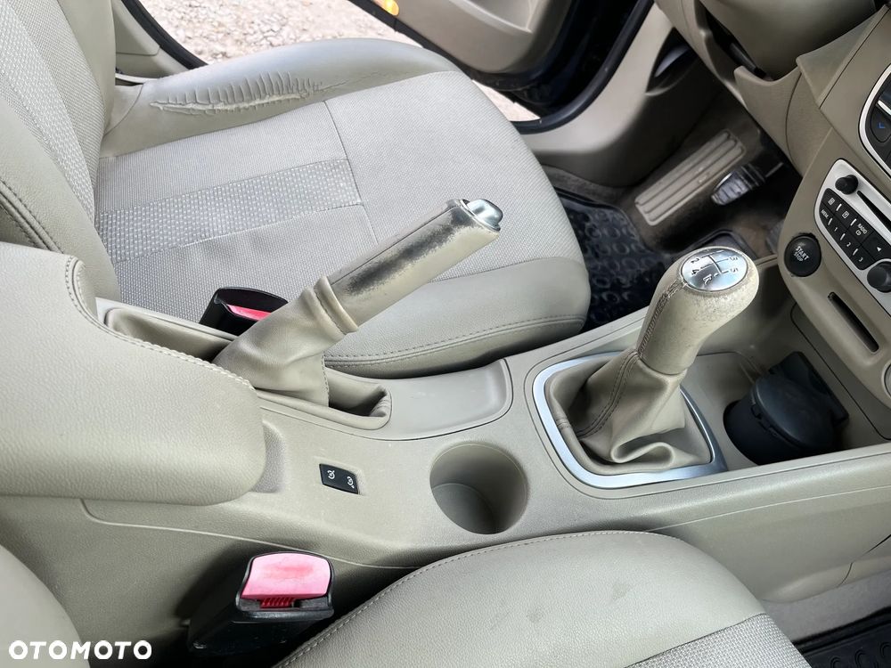 Renault Fluence 1.6 16V Expression - 12