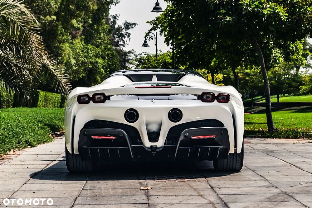 Ferrari SF90 Spider - 15