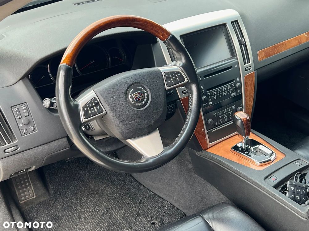 Cadillac STS - 11