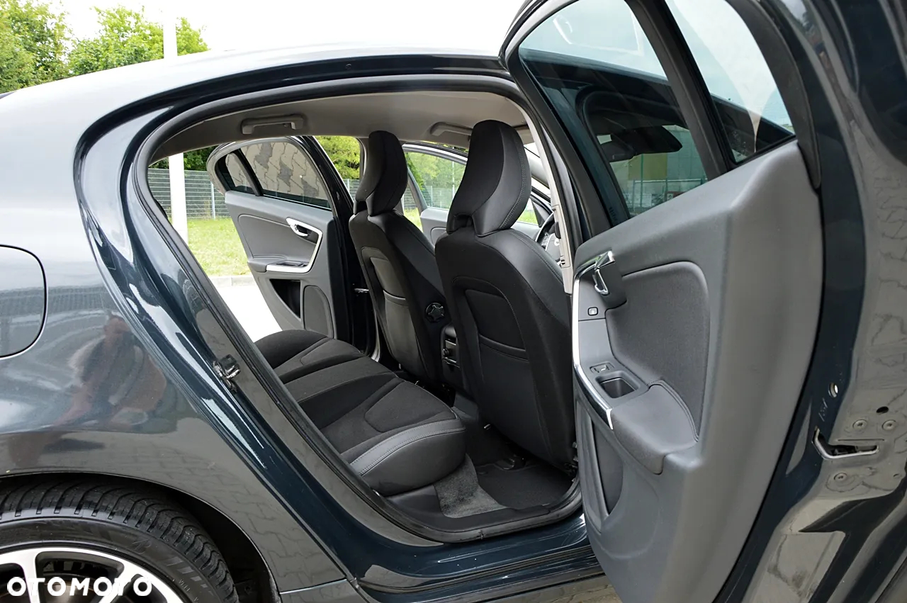 Volvo S60 D3 Momentum - 24