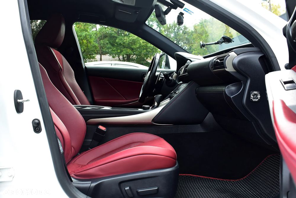 Lexus IS 300h F Sport Edition - 8