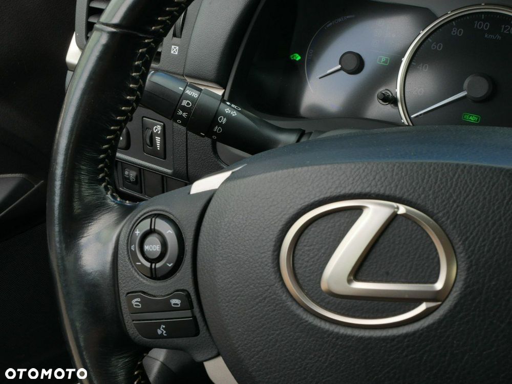 Lexus CT 200h - 16