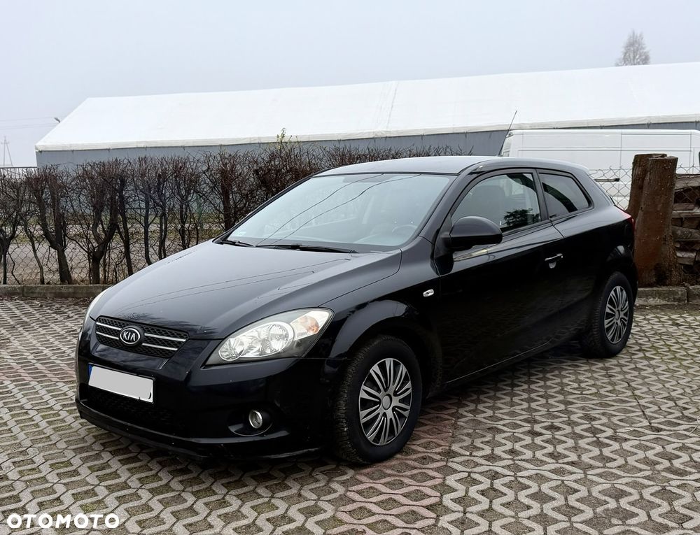 Kia Ceed - 1