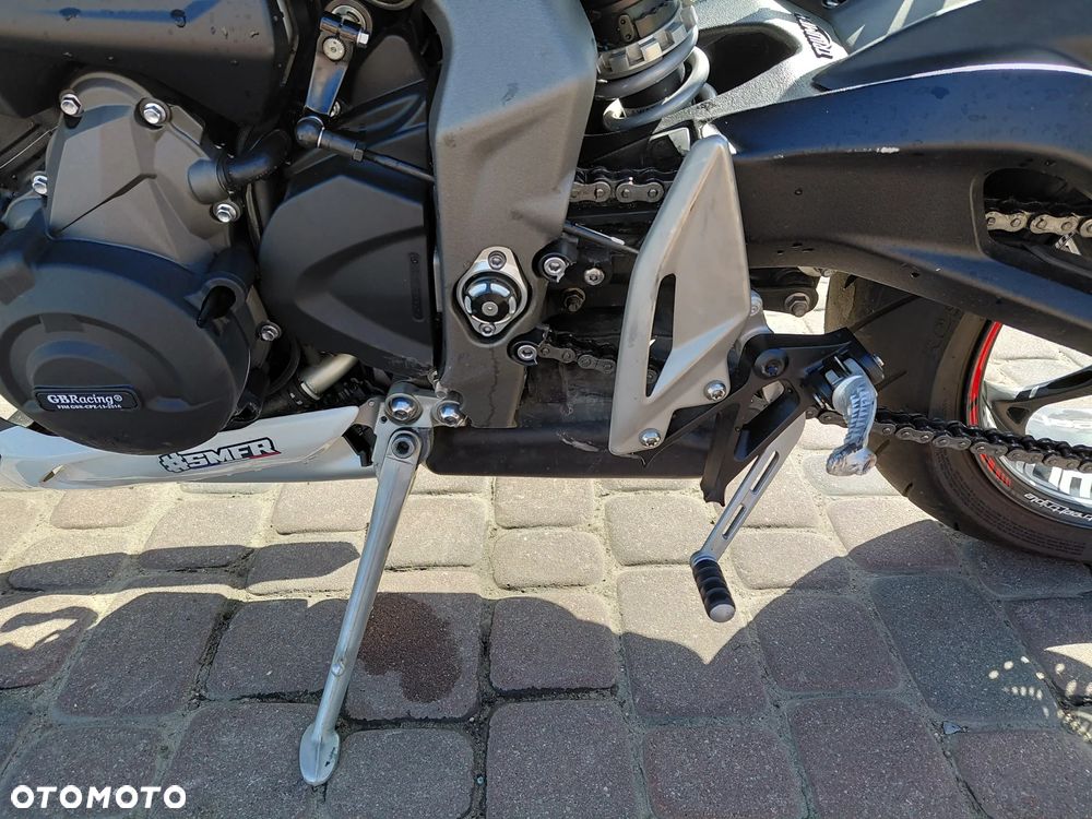 Triumph Street Triple - 11