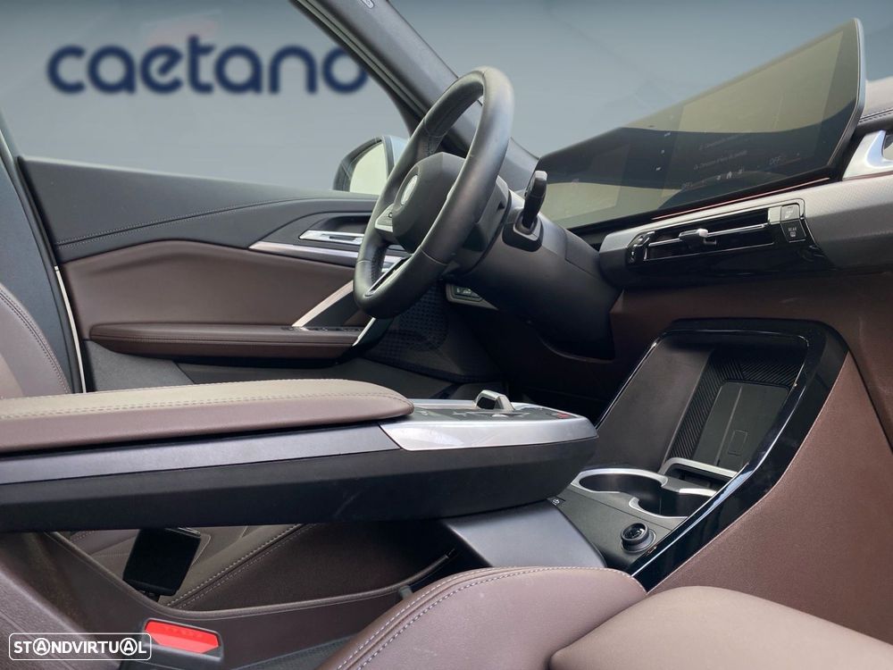 BMW iX1 eDrive20 Pack Desportivo M - 14